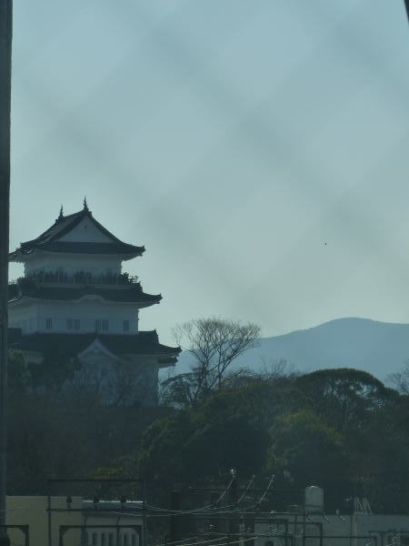 神奈川 小田原駅 駅舎窓枠からの小田原城 点描_c0111518_01075363.jpg