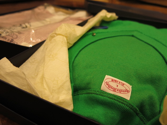 \"BROOKS BROTHERS PILE V-NECK / NIGHTSHIRT #IVYFAIR\"ってこんなこと。_c0140560_21520392.jpg