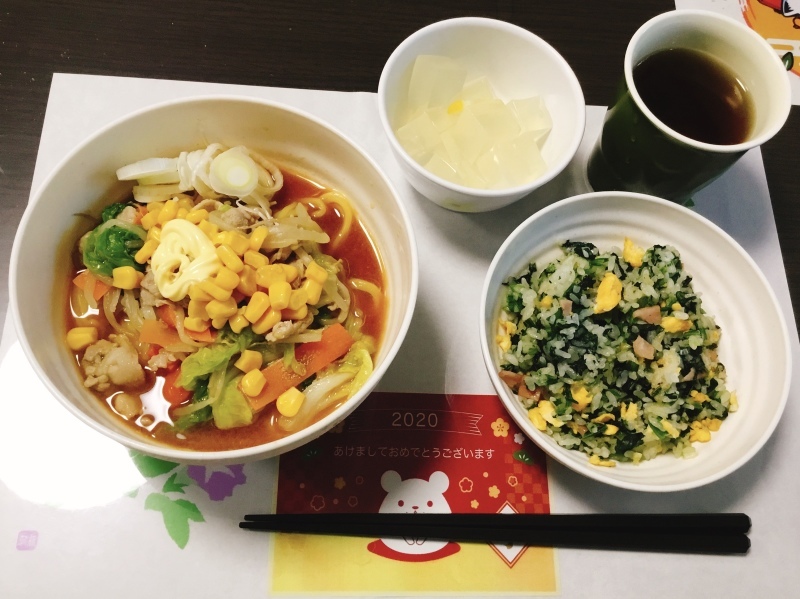 ひまわり荘 昼食 味噌ラーメン 高菜チャーハン はちみつレモンゼリー 今日の献立 ひまわり荘 昼食 味噌ラーメン 高菜チャーハン はちみつレモンゼリー 今日の献立