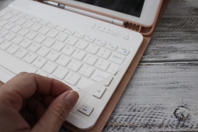 新しいｉｐａｄのキーボード付ケースが到着♪_f0023333_18585459.jpg