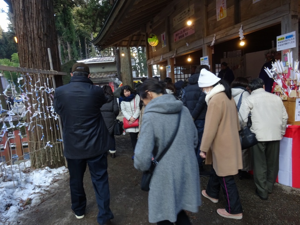年末年始は実家!3【令和二年 一月二日~三日】八戸櫛引八幡宮~八食センター~イカ!ナメタガレイ!ウニ!翌日帰宅へ_d0061678_13592949.jpg