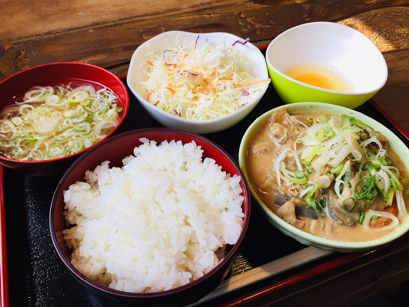 【食堂巡り】「ふる里のけむり」のもつ煮込み定食・生卵付き_b0008655_16143130.jpg