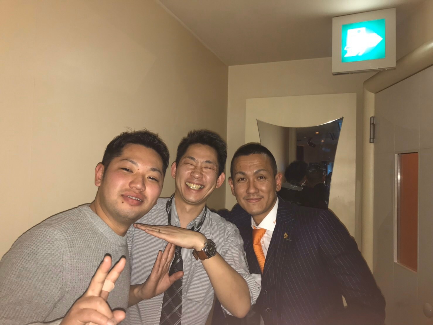 1月7日(火)TOMMYBASEブログ☆2020年♪初売りスタート✨カスタム専門店♪レクサス♪スバル♪クラウン♪フーガ♪レガシィ♪フォレスター♪自社ローン_b0127002_16125864.jpg