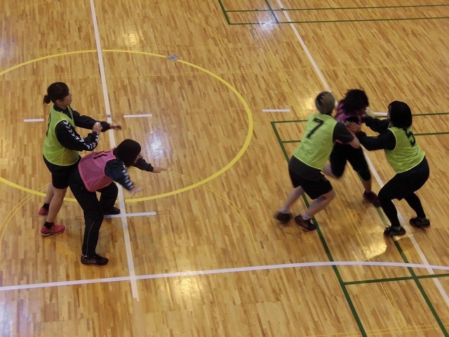 男女そろって県大会優勝を! 富士高ハンドボール部の2020年「初投げ」_f0141310_07534064.jpg