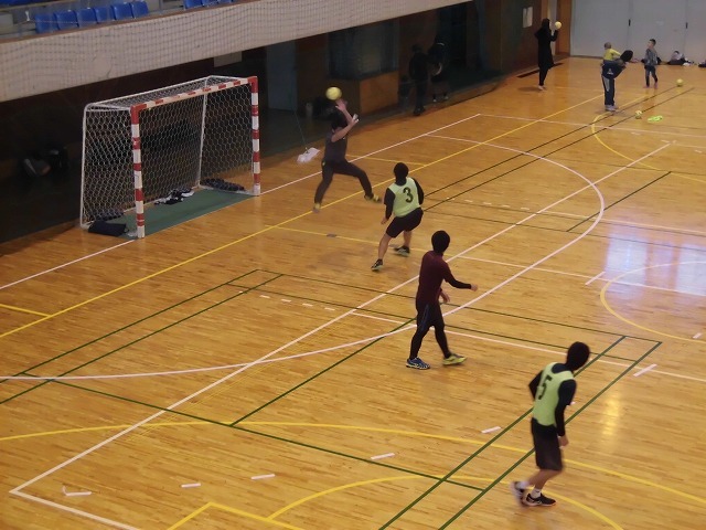 男女そろって県大会優勝を! 富士高ハンドボール部の2020年「初投げ」_f0141310_07540236.jpg