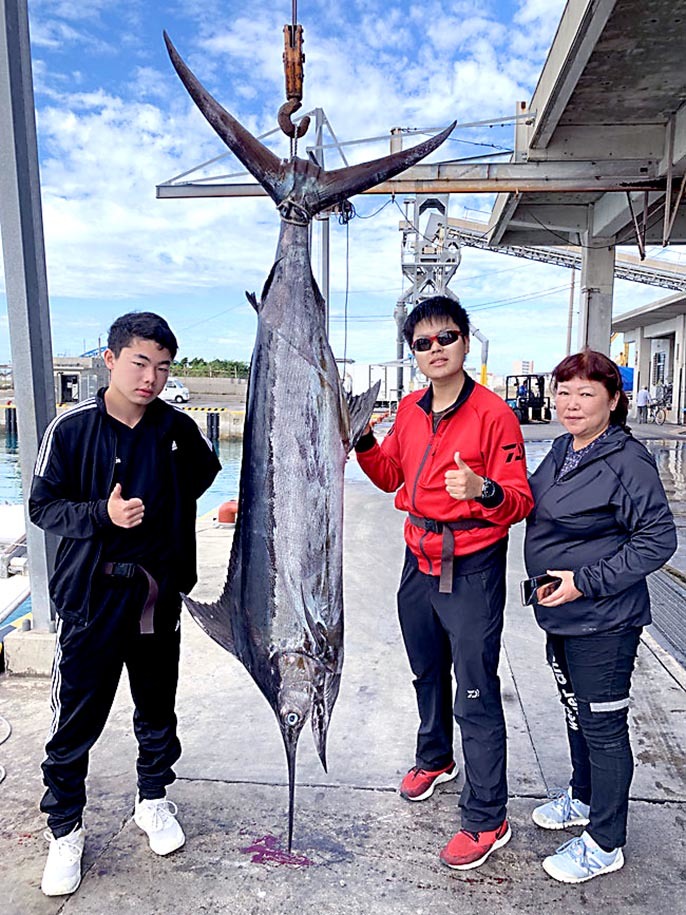 与那国島、石垣島はカジキ好調。_f0009039_09443825.jpg