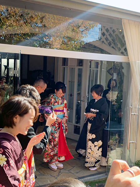 黒引き振袖の可憐な花嫁姿、輝いています_b0098077_19532132.jpg