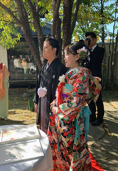 黒引き振袖の可憐な花嫁姿、輝いています_b0098077_19562377.jpg