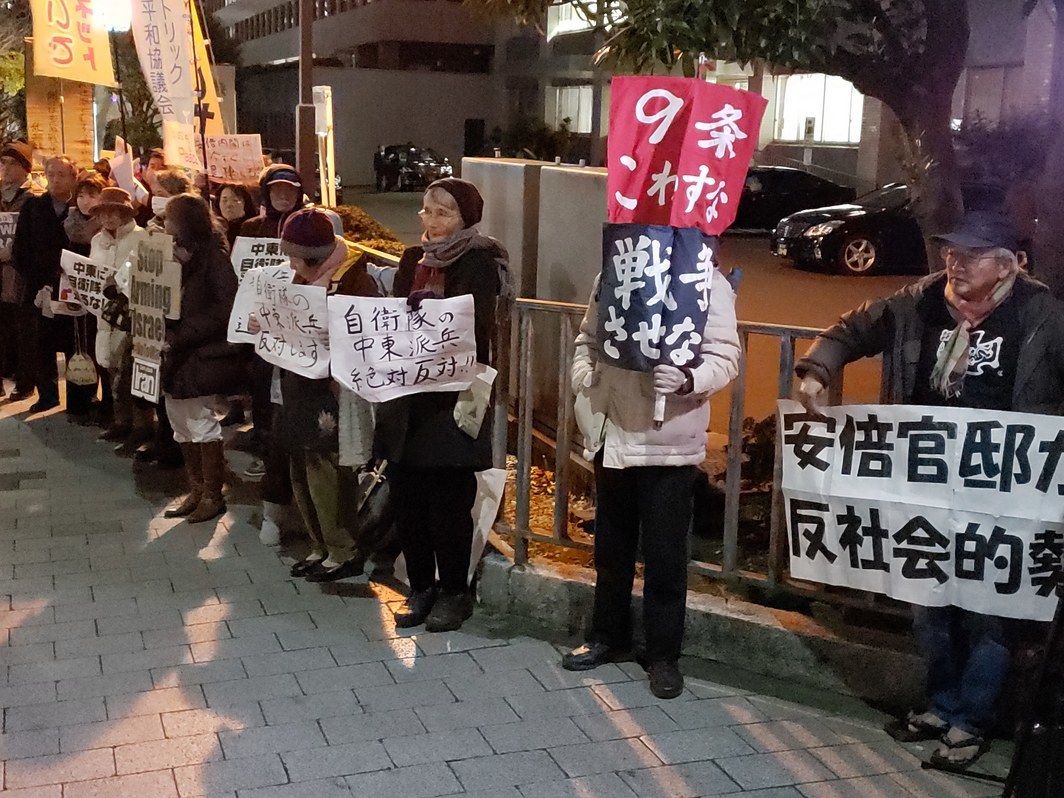 【報告】米国はイランと戦争するな!安倍政権は平和外交を行え!1.6米国大使館&官邸前抗議_a0336146_00331938.jpg
