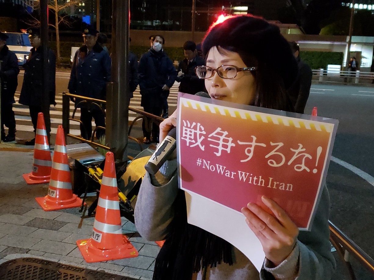 【報告】米国はイランと戦争するな!安倍政権は平和外交を行え!1.6米国大使館&官邸前抗議_a0336146_00353591.jpg