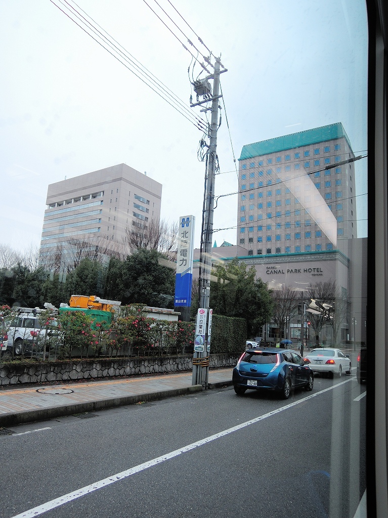ある風景:ポートラム 奥田中学校前 ▶ 富山駅北@富山_a0384046_22161637.jpg