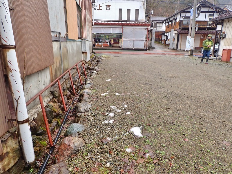新参道の階段手すりを片付けました_c0336902_21122716.jpg