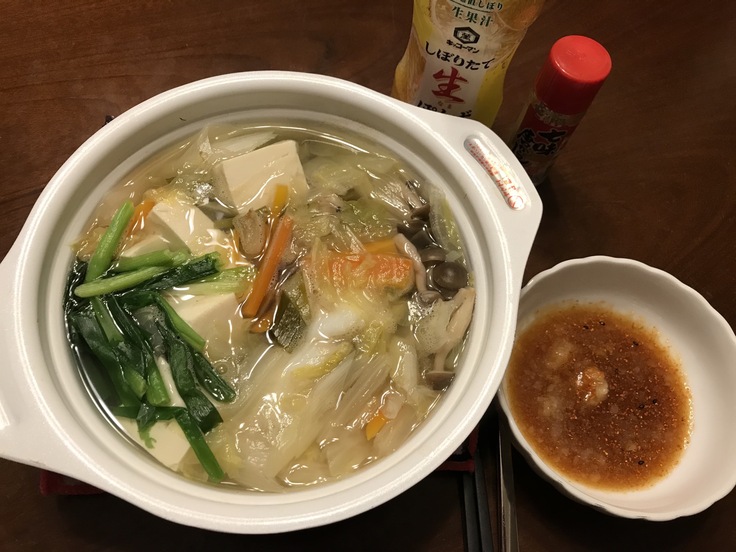 白菜ととうふの鍋★昨日も今日も地味な夕はん。_c0212604_1753371.jpg