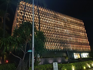 存在感のある建築作品、本日はコチラから?_d0091909_13061019.jpg