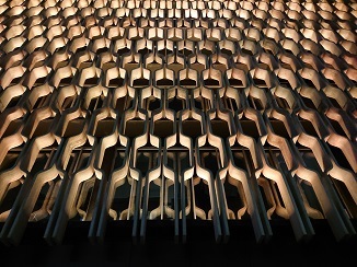 存在感のある建築作品、本日はコチラから?_d0091909_13061135.jpg