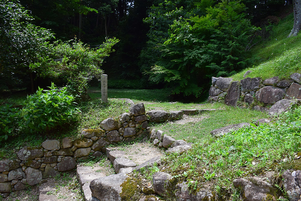 天下布武の象徴、安土城攻城記。 その5 <伝武井夕庵邸址~伝織田信忠邸址>_e0158128_16415446.jpg