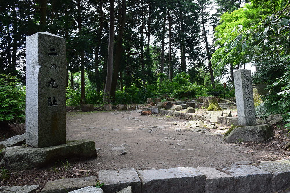 天下布武の象徴、安土城攻城記。 その9 <伝二ノ丸跡(織田信長廟所)>_e0158128_17594695.jpg
