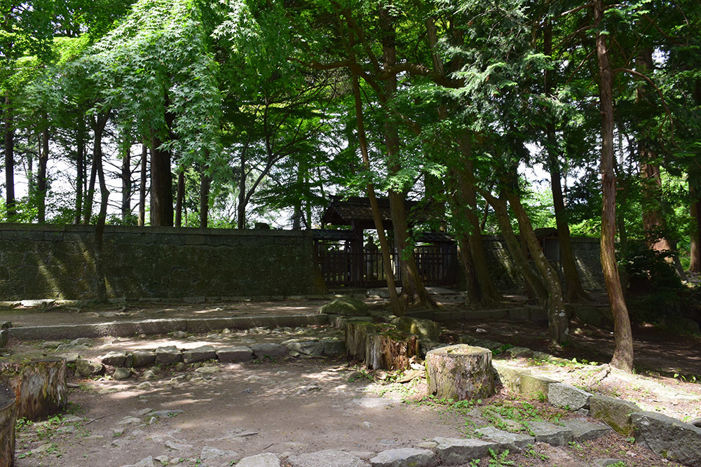 天下布武の象徴、安土城攻城記。　その９　＜伝二ノ丸跡（織田信長廟所）＞_e0158128_18060852.jpg