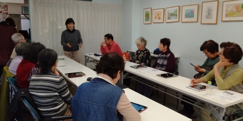 認知症予防教室(ipadで脳トレーニング)_c0113948_14334780.jpg