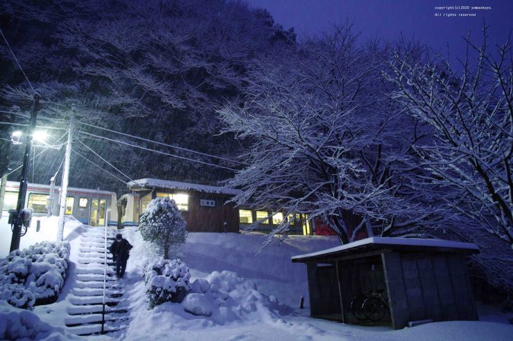 雪降る夜の小駅 ローカル鉄道散歩 雪降る夜の小駅 ローカル鉄道散歩