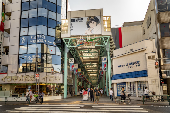 東京都武蔵野市吉祥寺 サンロード商店街 風じゃ
