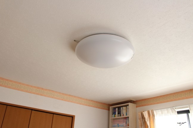 北欧風な木目調のおしゃれな照明で寝室の模様替え♪_f0023333_13592812.jpg