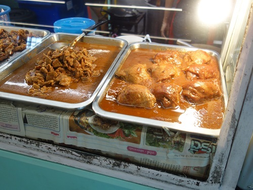 バンコク大学のカフェテリアでガパオ・ガイを食べてみた_c0030645_00192675.jpg