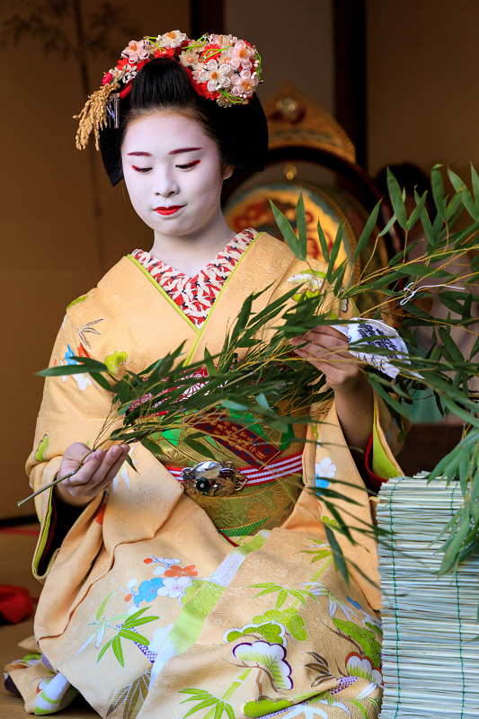 十日ゑびす・残り福（祇園甲部　槇里子さん、小純さん）_f0155048_2334778.jpg