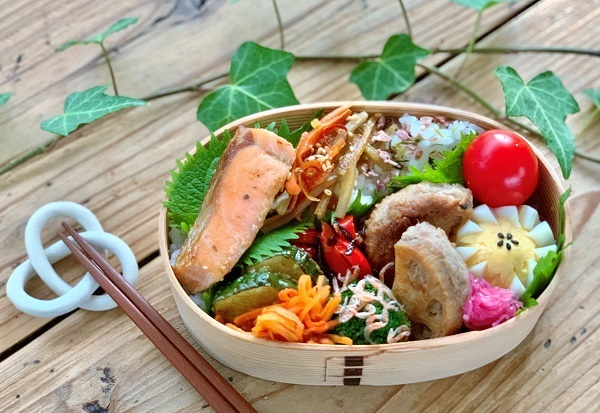 作り置きのおかず(親つく) と お弁当_d0249193_22401060.jpg