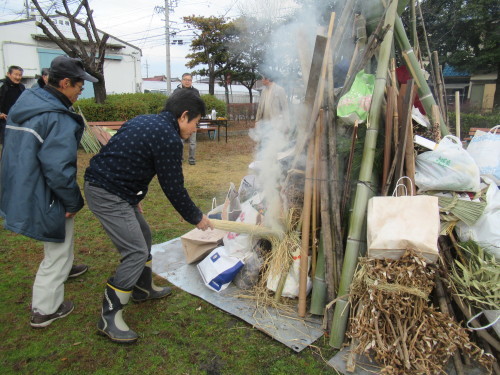 町内『左義長』（天神公園にて）＆丹陽ソフト納会（あずら公民館にて）！！_d0095910_13500198.jpg