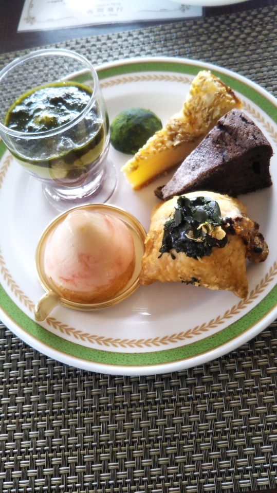 川崎日航ホテル 夜間飛行 いちごスイーツブッフェ第一弾_f0076001_00023793.jpg
