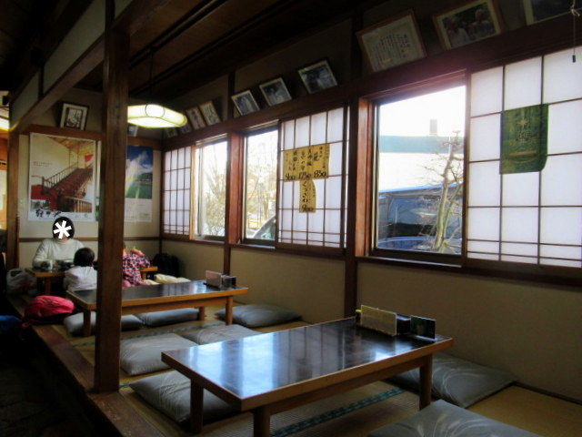 手打そば 本陣 * 昼飲みにピッタリな高原のお蕎麦屋さん♪_f0236260_16303449.jpg