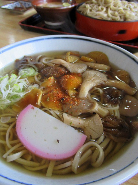手打そば 本陣 * 昼飲みにピッタリな高原のお蕎麦屋さん♪_f0236260_16341015.jpg