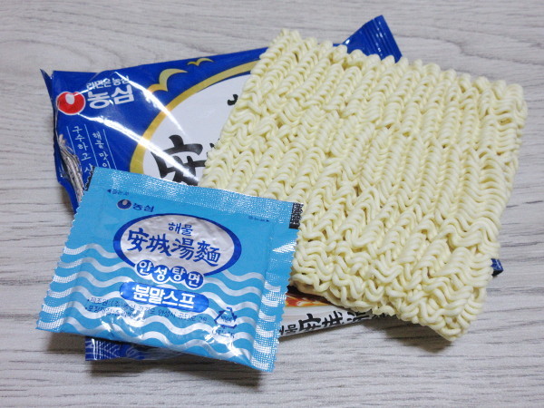 【農心】海鮮安城湯麺_c0152767_22072359.jpg