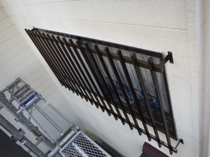 屋根、天井、カーポート ~ 窓格子と天井工事。_d0165368_05493548.jpg