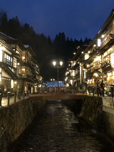 家族旅行で『銀山温泉』。ライトアップされた幻想的な大正ロマンの街並み_f0023333_21594927.jpg