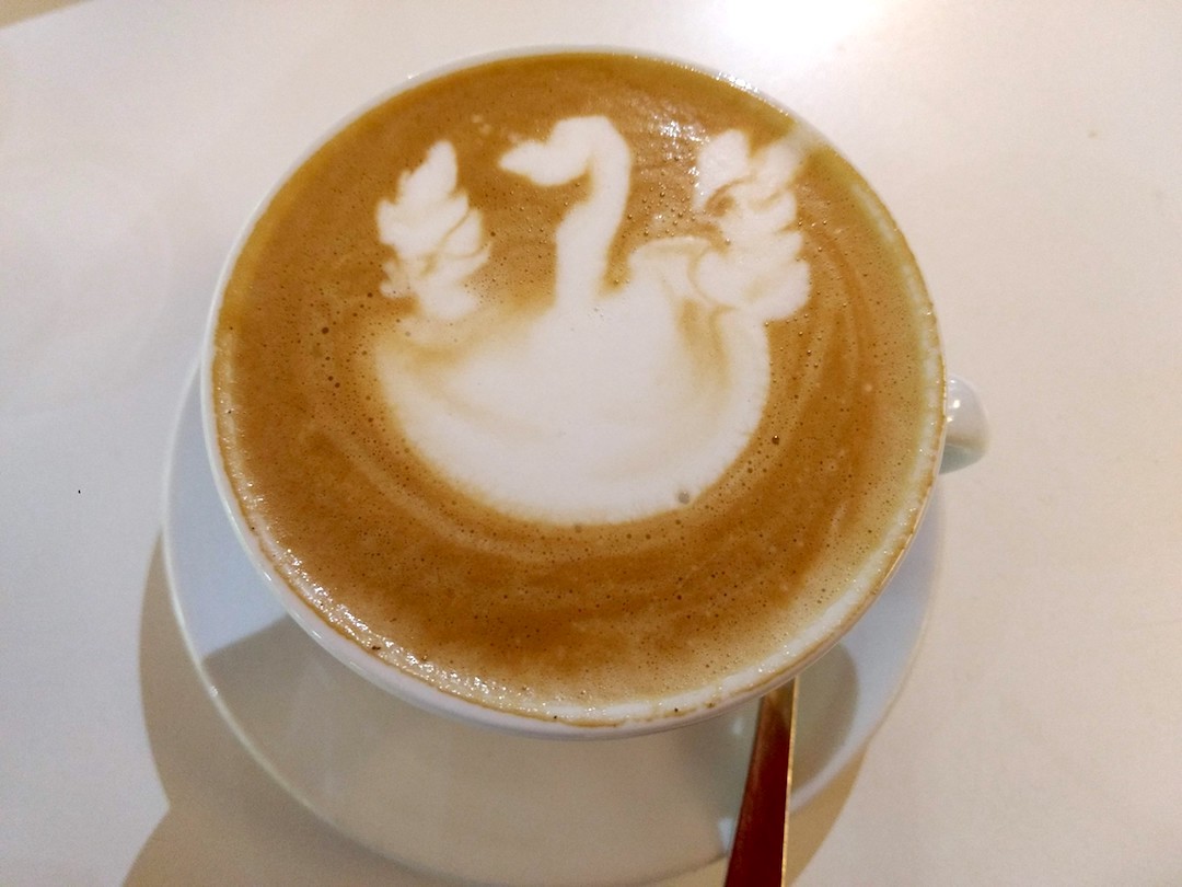 夕焼けの湖の鳥とコーヒーの鳥_f0234936_7524180.jpg