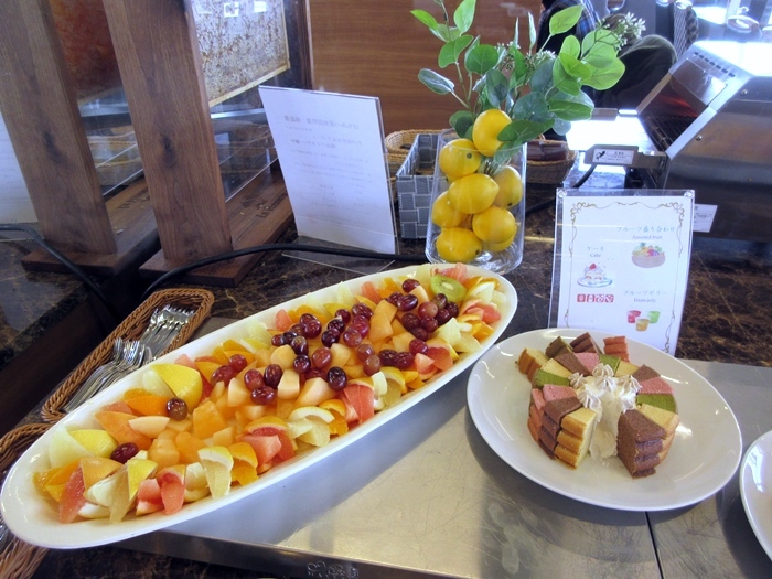 【アパ ホテル&リゾート 横浜ベイタワー】ランチビュッフェ1800円ぽっきり【ラ・ベランダ】_b0009849_16592264.jpg