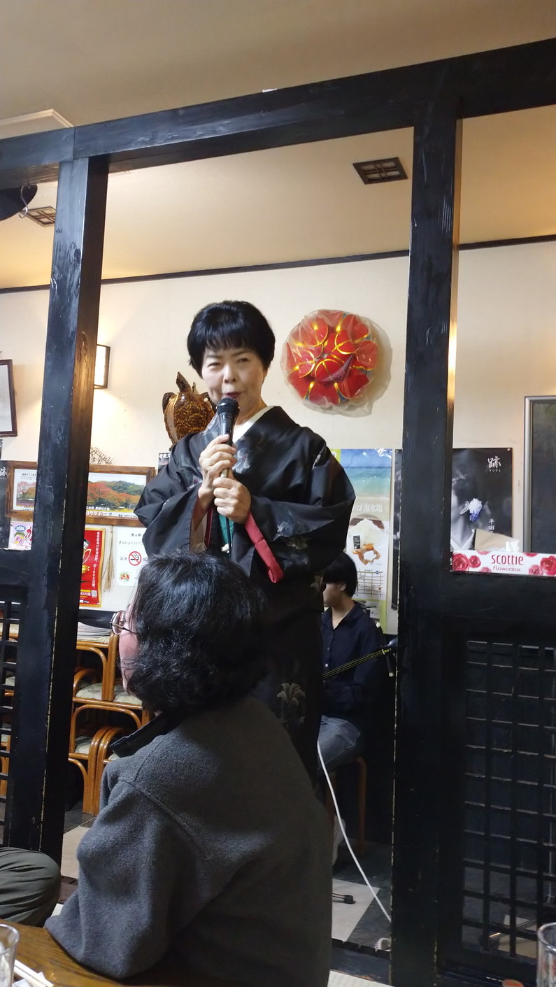 Imore 奄美大島旅行記 Vol.2 名瀬：セントラル楽器と吟亭にてシマ唄_c0002171_06035143.jpg