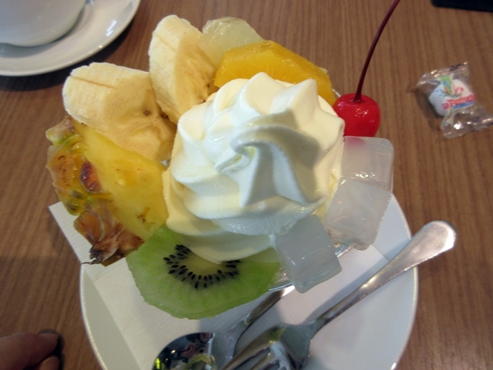 【フタバフルーツパーラー】フルーツサンドとミニパフェ【湘南T-SITE】_b0009849_13490146.jpg
