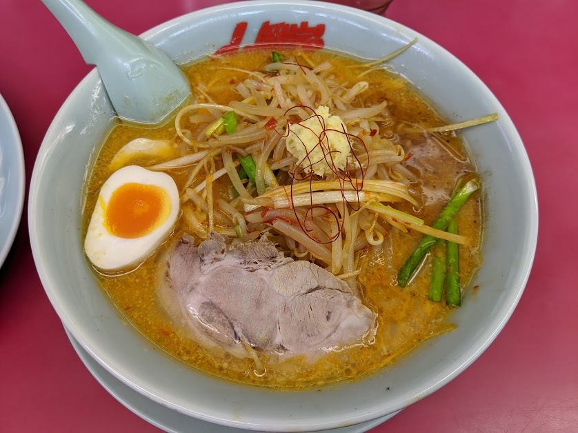 G(ガツン)系特製もやし味噌ラーメン と 餃子(山岡家千歳店:2020年3杯目)_f0397261_21242708.jpg