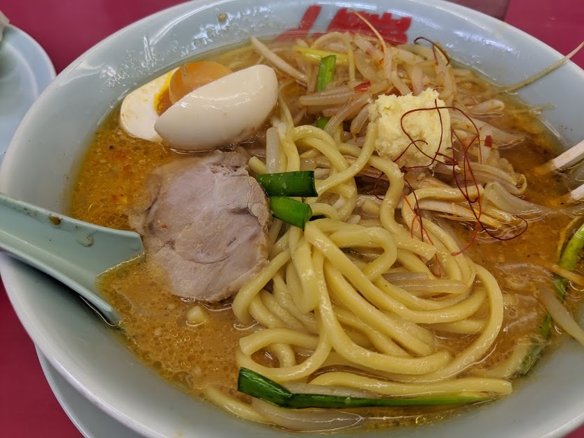 G(ガツン)系特製もやし味噌ラーメン と 餃子(山岡家千歳店:2020年3杯目)_f0397261_21323094.jpg