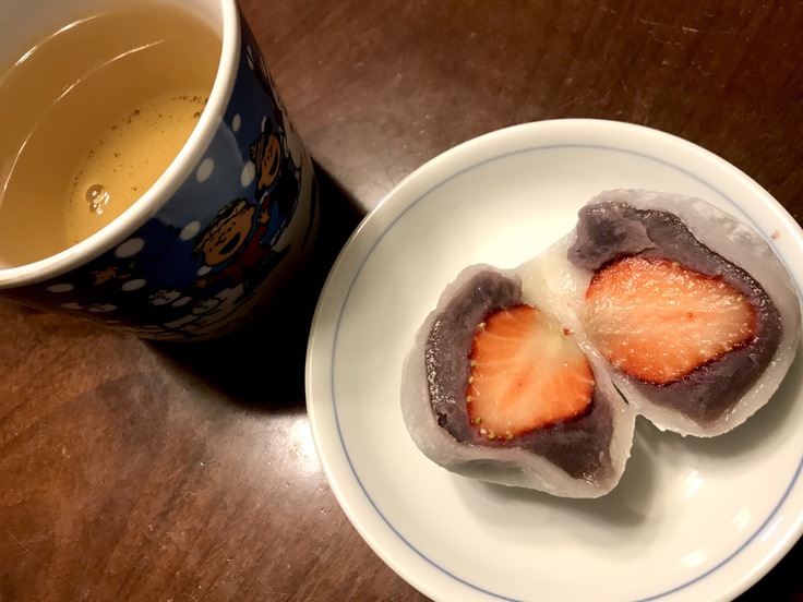 いちご大福(志美津屋)_c0212604_8595697.jpg