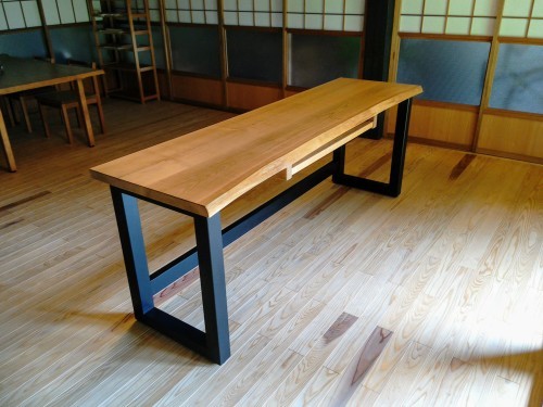 山桜の耳付きデスク_c0359306_07235713.jpg