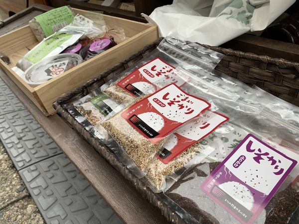 八百屋さんが来るよ。_d0180229_20471062.jpg