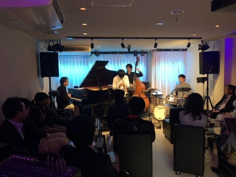 広島 Jazzlive Cominジャズライブカミン 本日1月18日土曜日のライブ_b0115606_11380705.jpeg