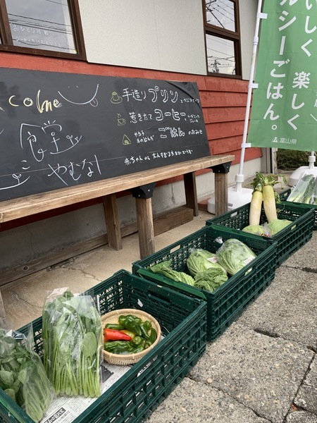 八百屋さんが来るよ。_d0180229_13583865.jpg