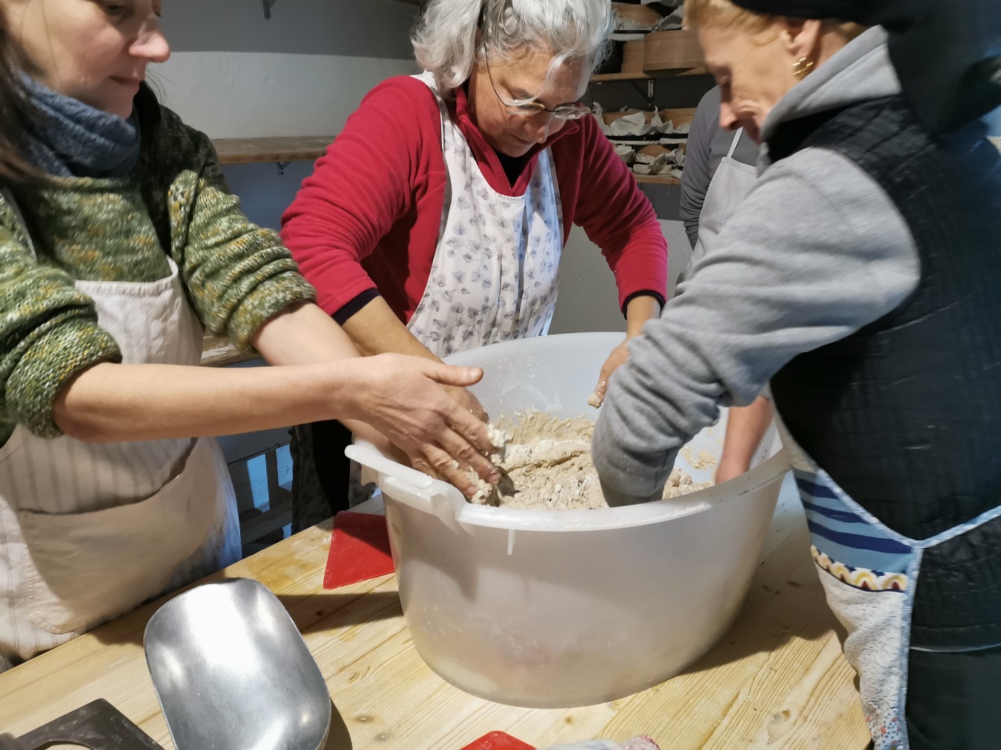 皆でパンを焼く会_f0106597_03255872.jpg