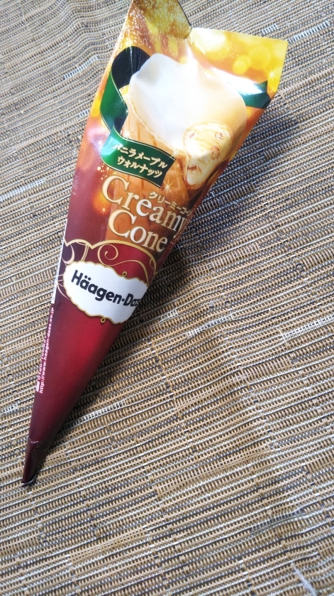 ハーゲンダッツ クリーミーコーン バニラメープルウォルナッツ_f0076001_23564197.jpg