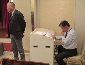 新年会開かれる_d0314924_17154033.png